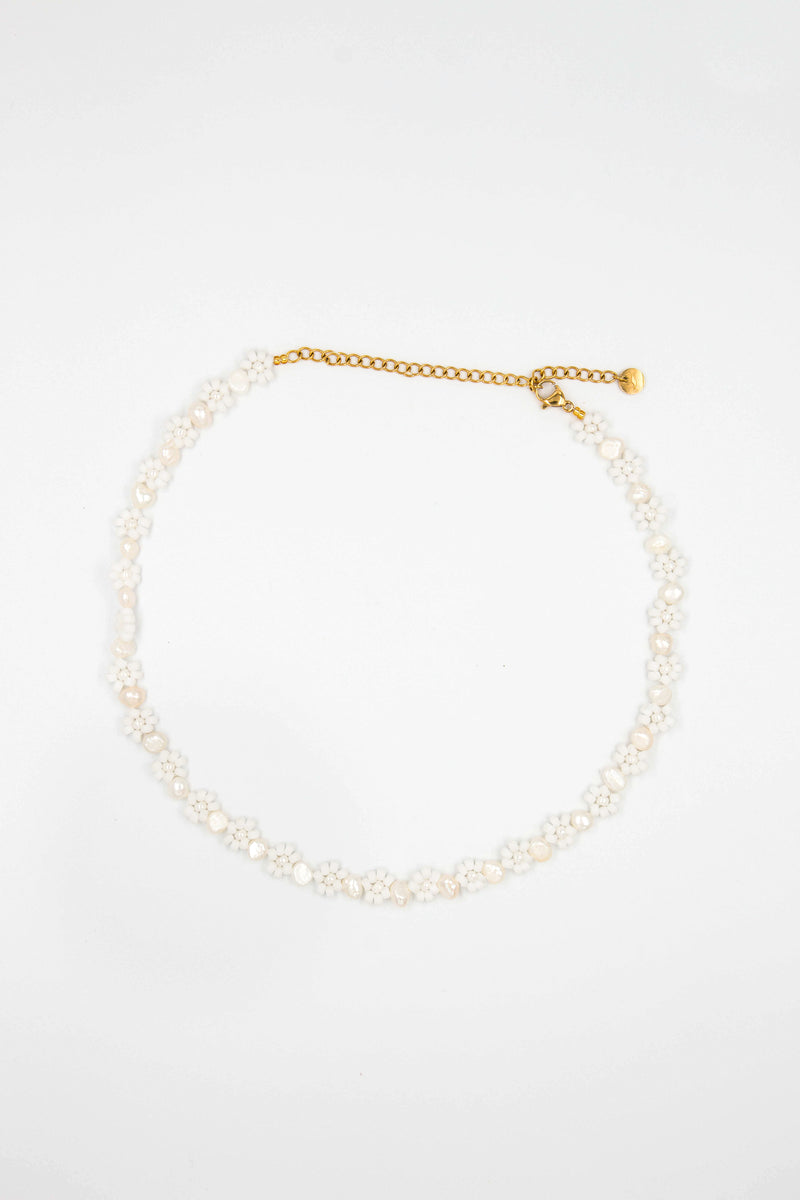 White Daisy Necklace - caliorjewelry